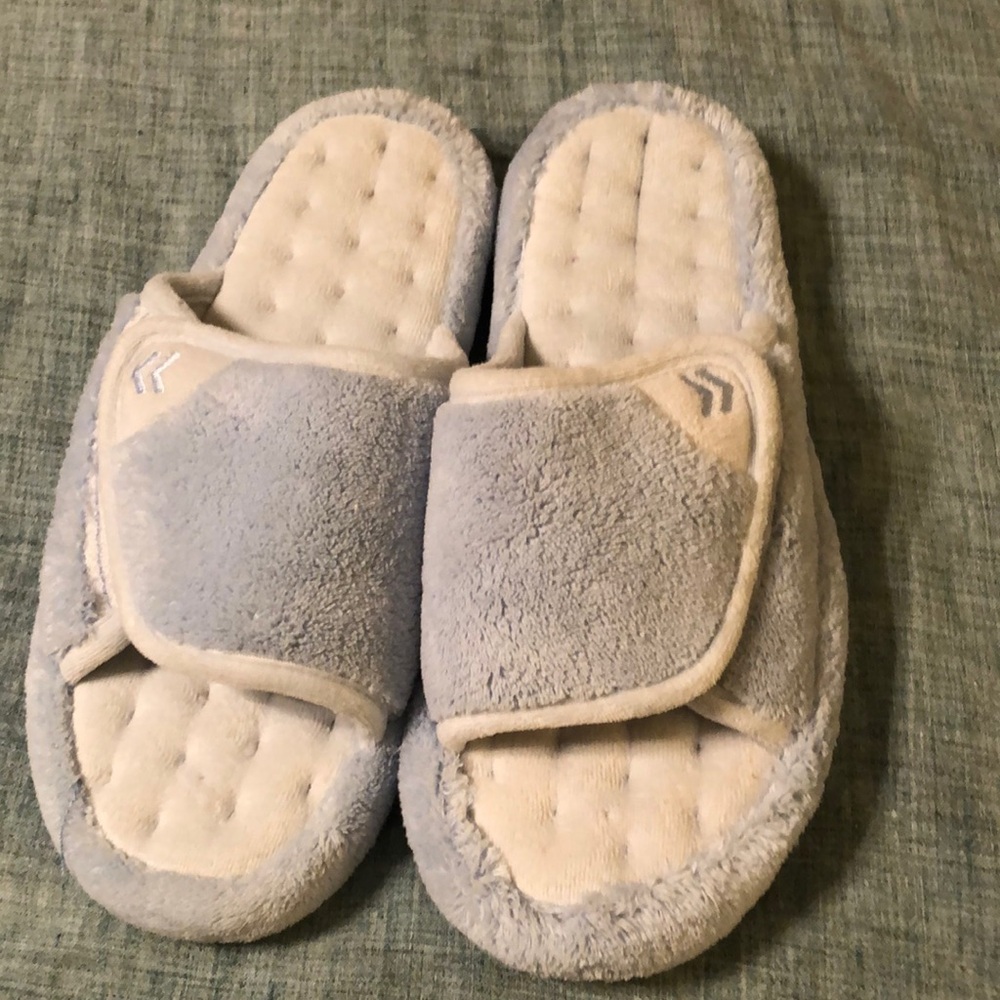 Isotoner slippers, size 6.5 - 7.